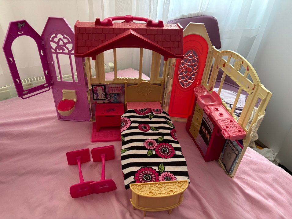 Koyu Pembe Çocuk Yatağı ve Oyun Evi Barbie - Görsel 2