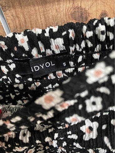 s Beden Trendyol çiçekli crop bluz S beden