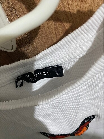 Trendyol & Milla Trendyol kelebek desenli M beden crop