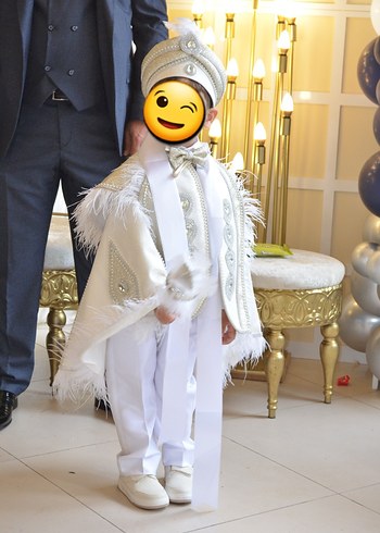Standart Beden Beden beyaz Renk Beyaz Kürklü Çocuk Sünnet Kıyafeti