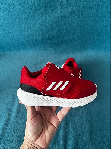 27 Beden Adidas erkek çocuk spor ayakkabı