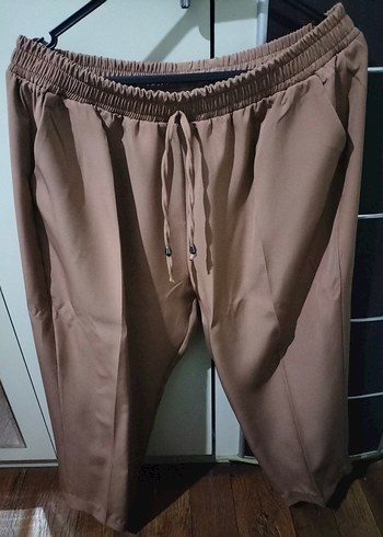 Bej Kadın Kemerli Rahat Kumaş Pantolon