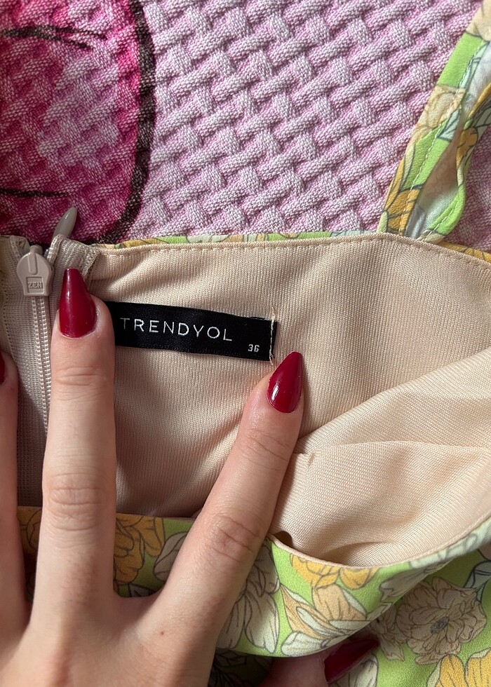 Çiçekli elbise - Görsel 4