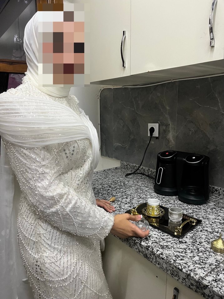 İşlemeli Beyaz Uzun Tesettür Nişan Elbisesi - Görsel 4