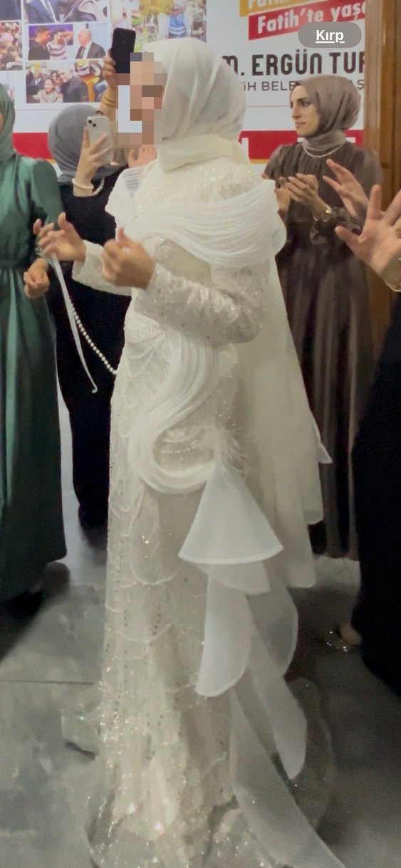 İşlemeli Beyaz Uzun Tesettür Nişan Elbisesi - Görsel 2