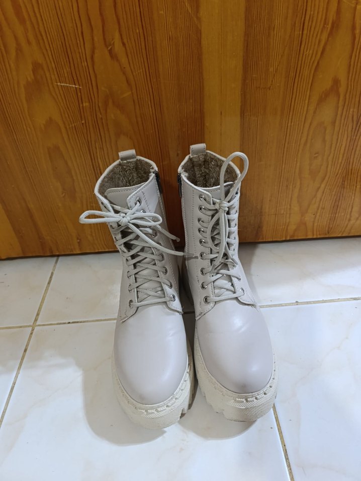 Yüksek Topuklu Beyaz Bağcıklı Kadın Bot - Görsel 3