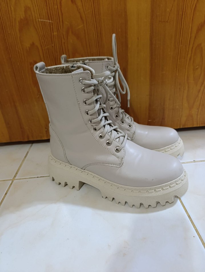 Yüksek Topuklu Beyaz Bağcıklı Kadın Bot - Görsel 2