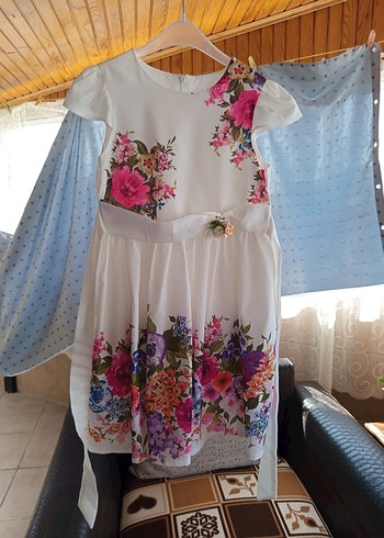 Çiçek Desenli Kız Çocuk Elbisesi