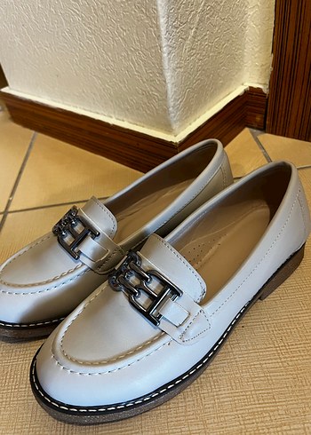 Tokalı Beyaz Kadın Deri Loafer - Görsel 2