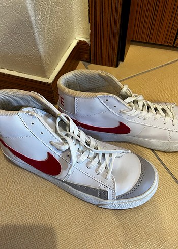 Beyaz Kırmızı Nike Spor Ayakkabı - Görsel 2