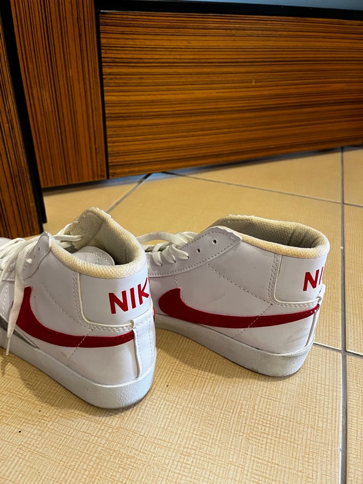 Beyaz Kırmızı Nike Spor Ayakkabı - Görsel 3