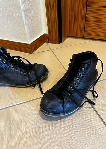 Siyah Kemerli Erkek Sokak Tarzı Bot - Görsel 2