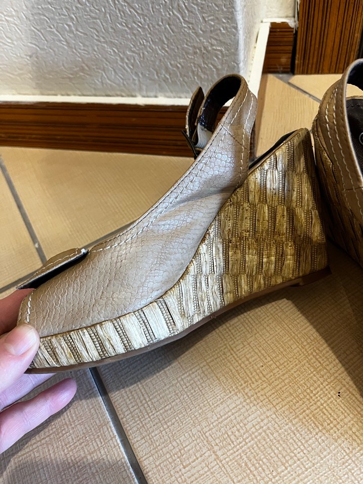 Bej Deri Yılan Desenli Dolgu Topuklu Kadın Ayakkabı - Görsel 4