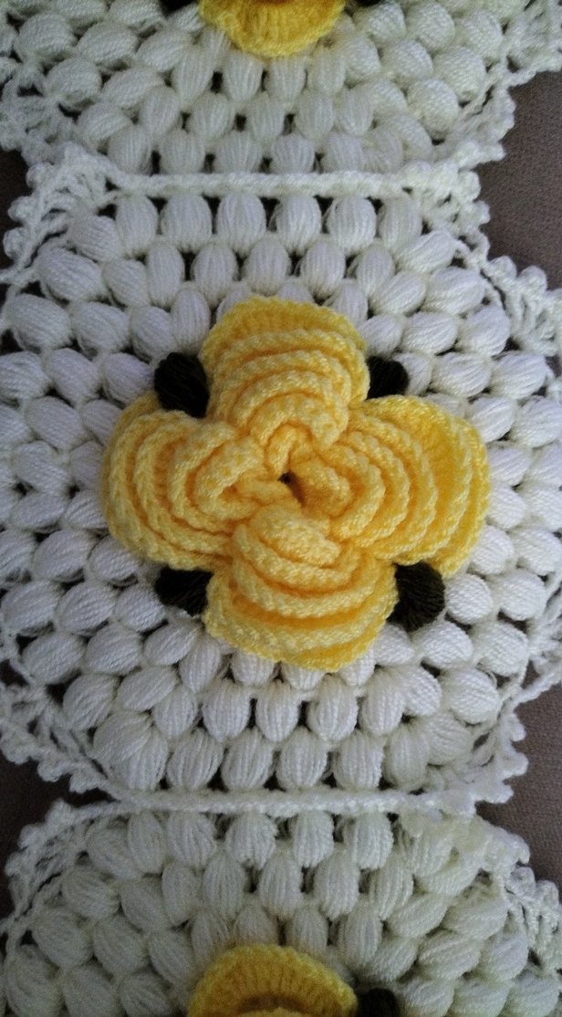 Sarı Çiçekli Beyaz Örgü Dekoratif lif - Görsel 3