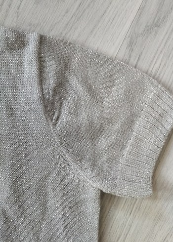 Gri V Yakalı Kısa Kollu Simli Örgü Kadın Kazak - Görsel 4