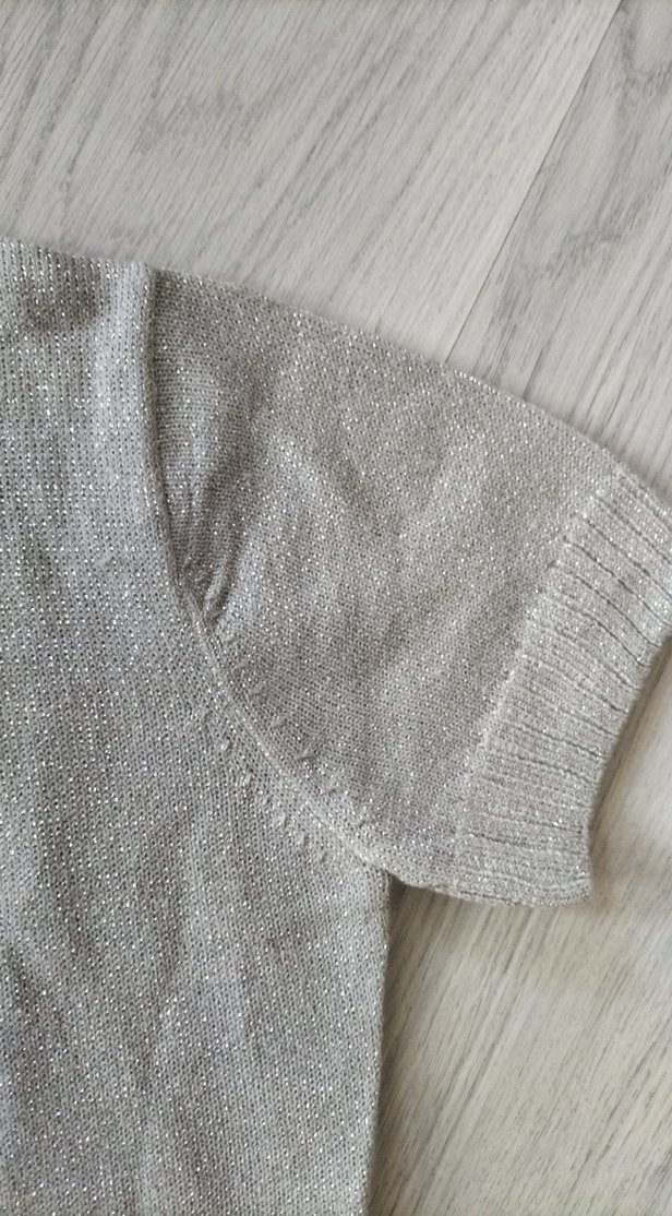 Gri V Yakalı Kısa Kollu Simli Örgü Kadın Kazak - Görsel 4