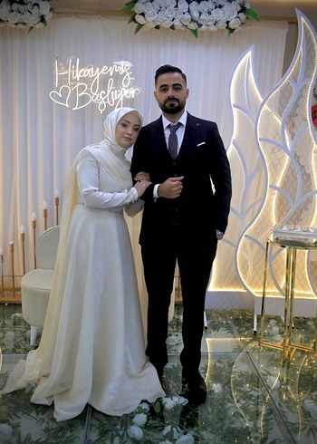 Uzun Beyaz Tesettür Düğün Elbisesi - Görsel 3