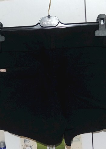 Düğmeli Siyah Mini Kadın Şort - Görsel 3