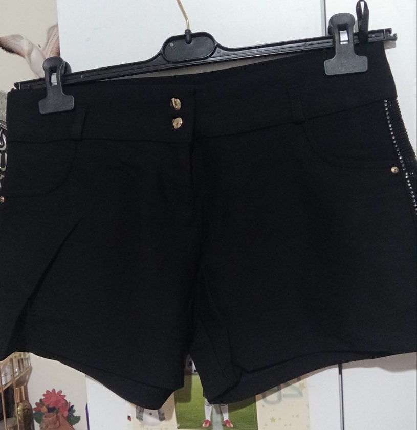 Düğmeli Siyah Mini Kadın Şort - Görsel 2