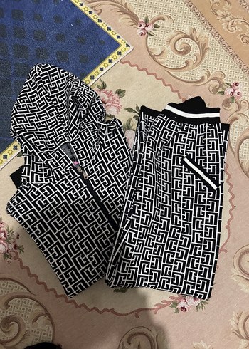 Siyah Desenli Kapüşonlu Kadın Eşofman Takımı - Görsel 2