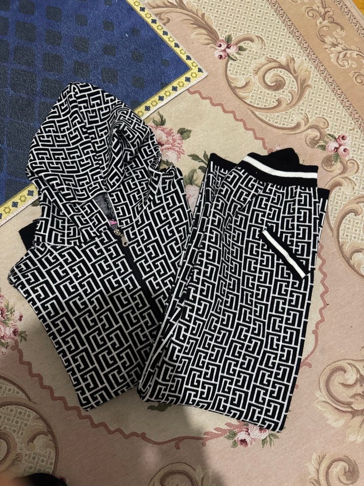 Siyah Desenli Kapüşonlu Kadın Eşofman Takımı - Görsel 3