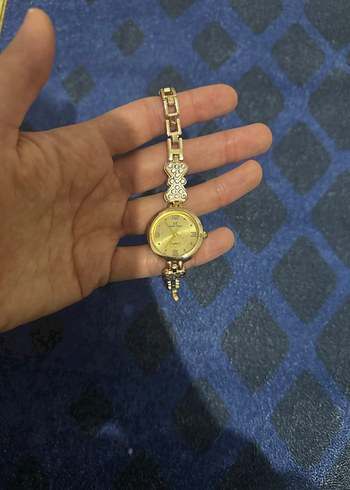 Zincir Detaylı Parlak Altın Kadın Saat - Görsel 3