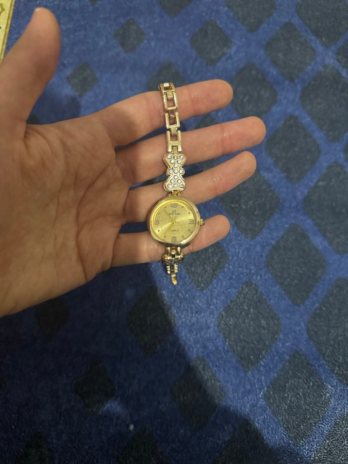 Zincir Detaylı Parlak Altın Kadın Saat - Görsel 3