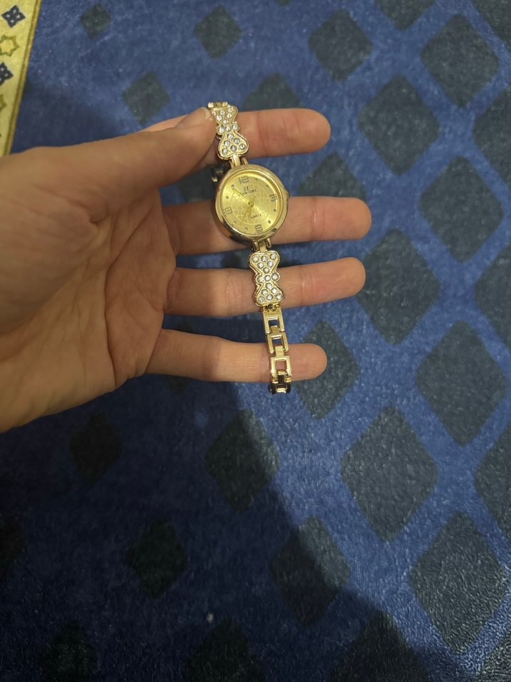 Zincir Detaylı Parlak Altın Kadın Saat - Görsel 2