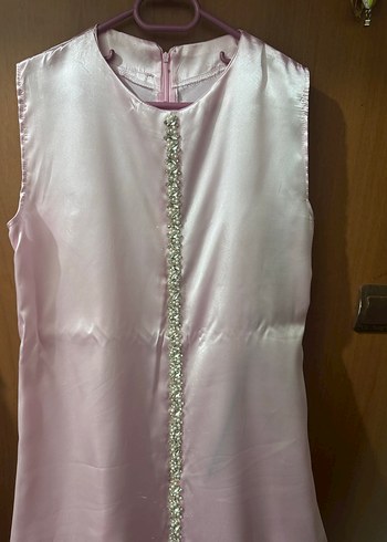 Pembe Saten İşlemeli Uzun Elbise - Görsel 4