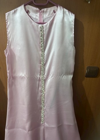 Pembe Saten İşlemeli Uzun Elbise - Görsel 2