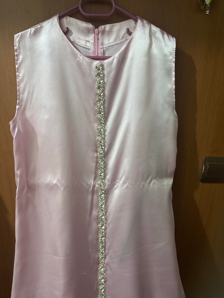 Pembe Saten İşlemeli Uzun Elbise - Görsel 4