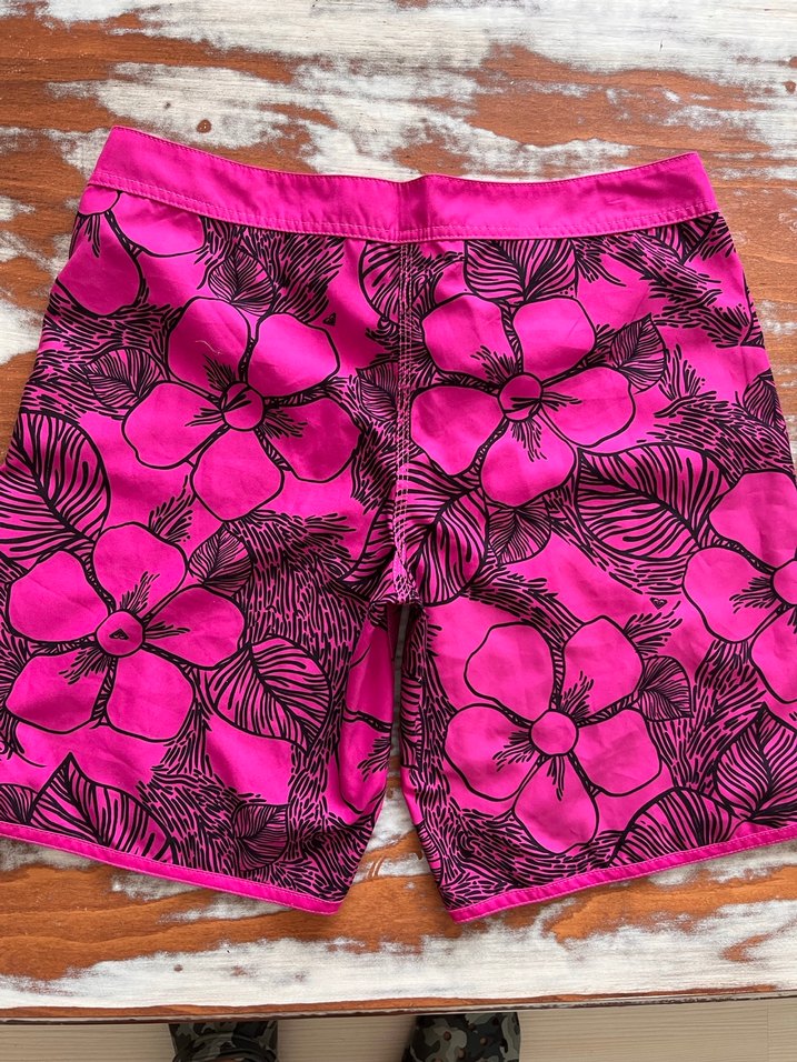 Pembe Çiçek Desenli kadın deniz şortu - Görsel 4