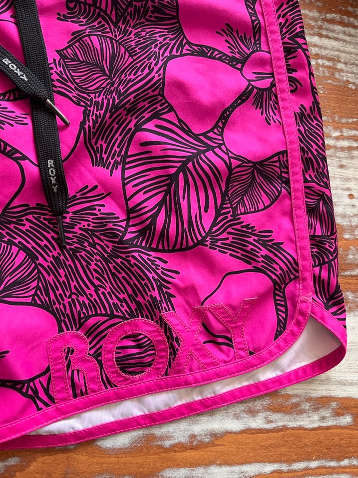 Pembe Çiçek Desenli kadın deniz şortu - Görsel 3