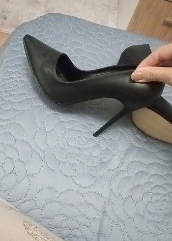 Siyah Elastik Detaylı Kadın Stiletto
