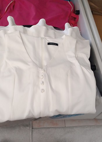 40 Beden Düğmeli, V Yakalı Beyaz Midi Elbise