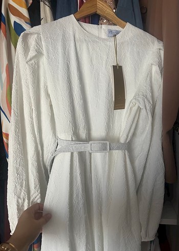 Kadriye baştürk Beyaz jakarlı elbise - Görsel 3