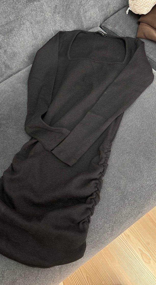 Siyah Kare Yakalı Uzun Kollu Elbise - Görsel 2