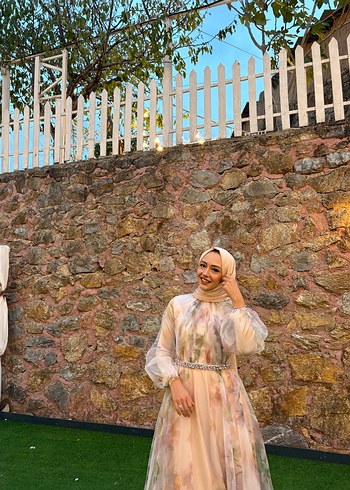 Ayşegül Kalelio 
Pembe Çiçek Desenli Uzun Bohem Gelinlik - Görsel 4