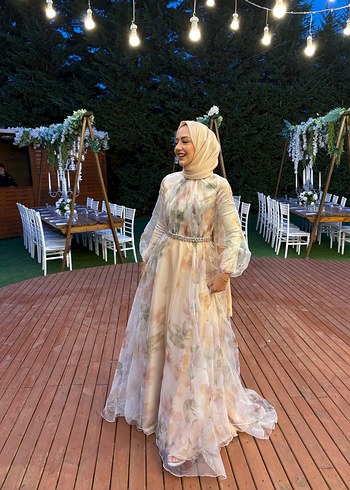 Ayşegül Kalelio 
Pembe Çiçek Desenli Uzun Bohem Gelinlik - Görsel 6