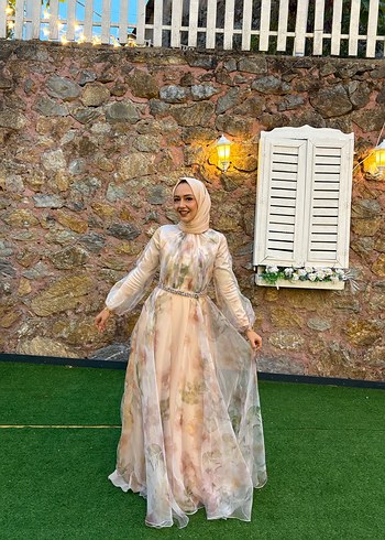 Ayşegül Kalelio 
Pembe Çiçek Desenli Uzun Bohem Gelinlik - Görsel 5