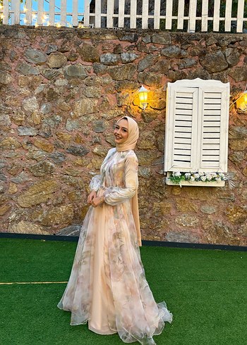 Ayşegül Kalelio 
Pembe Çiçek Desenli Uzun Bohem Gelinlik - Görsel 3