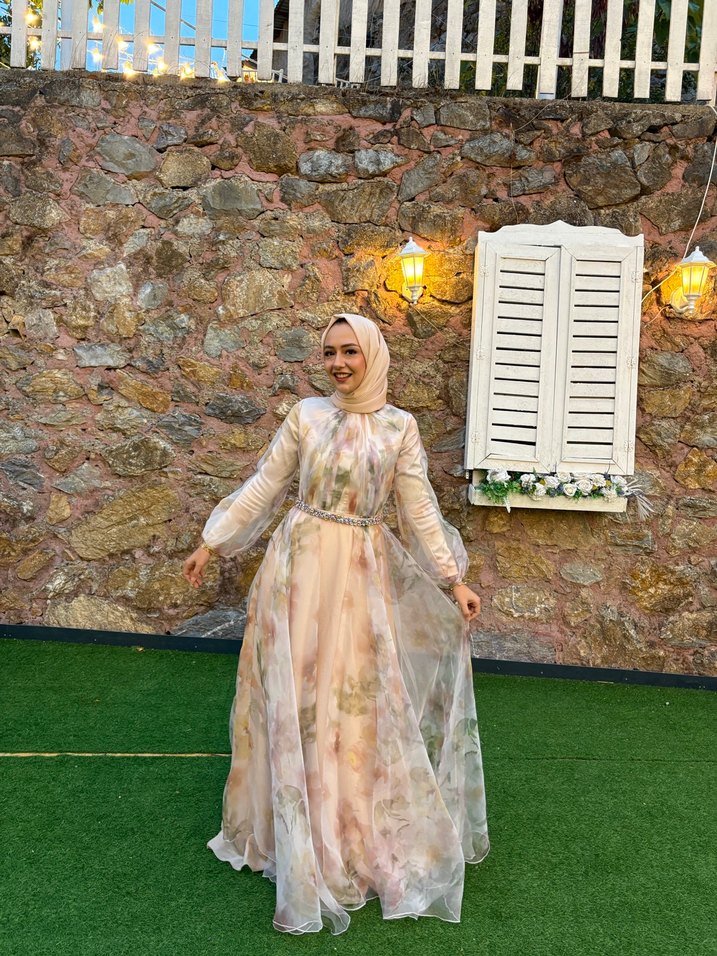 Ayşegül Kalelio 
Pembe Çiçek Desenli Uzun Bohem Gelinlik - Görsel 5