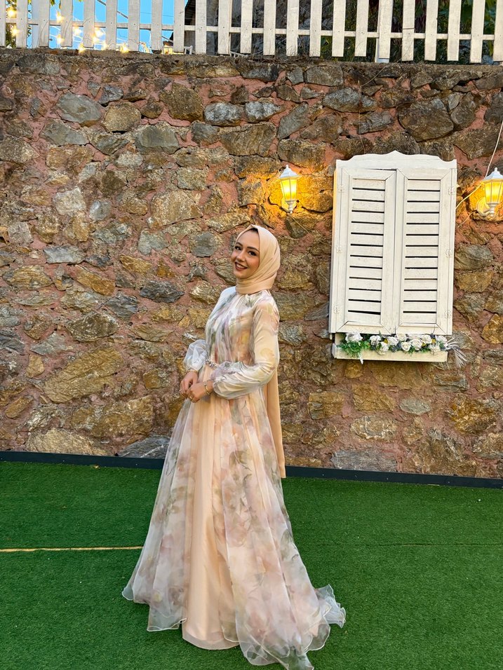 Ayşegül Kalelio 
Pembe Çiçek Desenli Uzun Bohem Gelinlik - Görsel 3