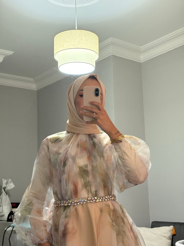 Ayşegül Kalelio 
Pembe Çiçek Desenli Uzun Bohem Gelinlik - Görsel 2