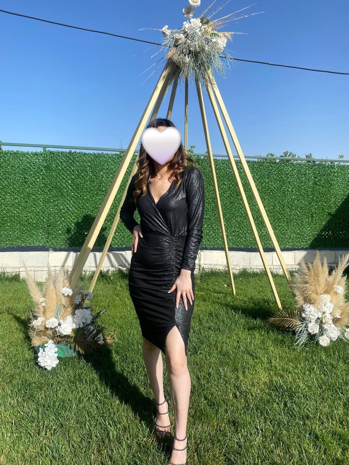 Uzun Siyah Gotik V-Yaka Elbise - Görsel 3