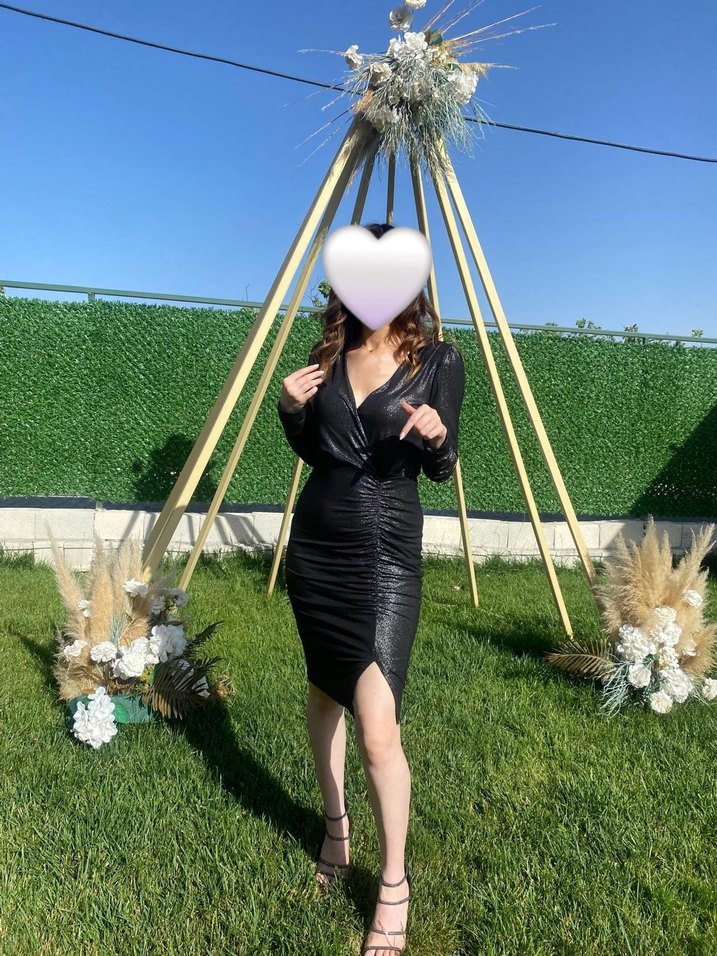 Uzun Siyah Gotik V-Yaka Elbise - Görsel 2