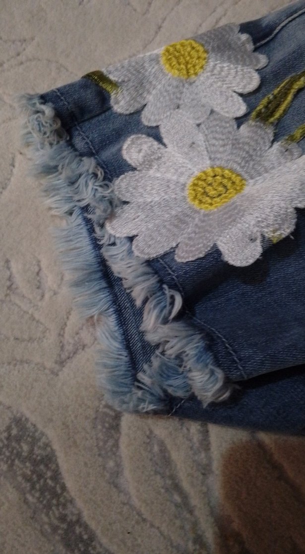 Çiçek İşlemeli Kadın Kot Şort - Görsel 3