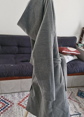 l Beden Gri kapuşonlu kaban