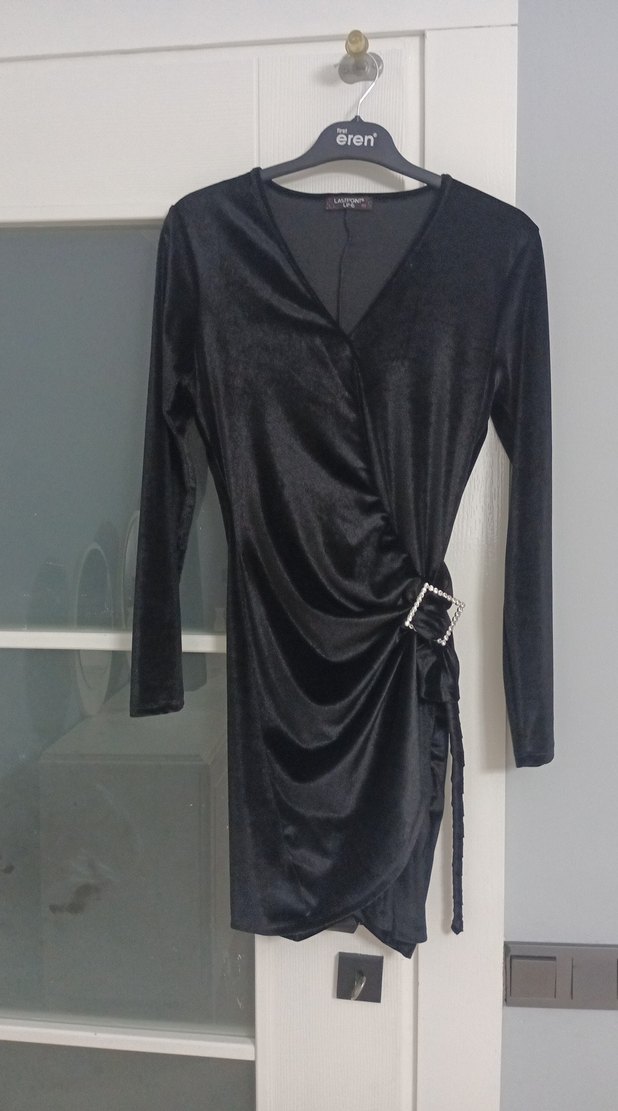 Siyah kadife parlak tokalı Mini Elbise - Görsel 4