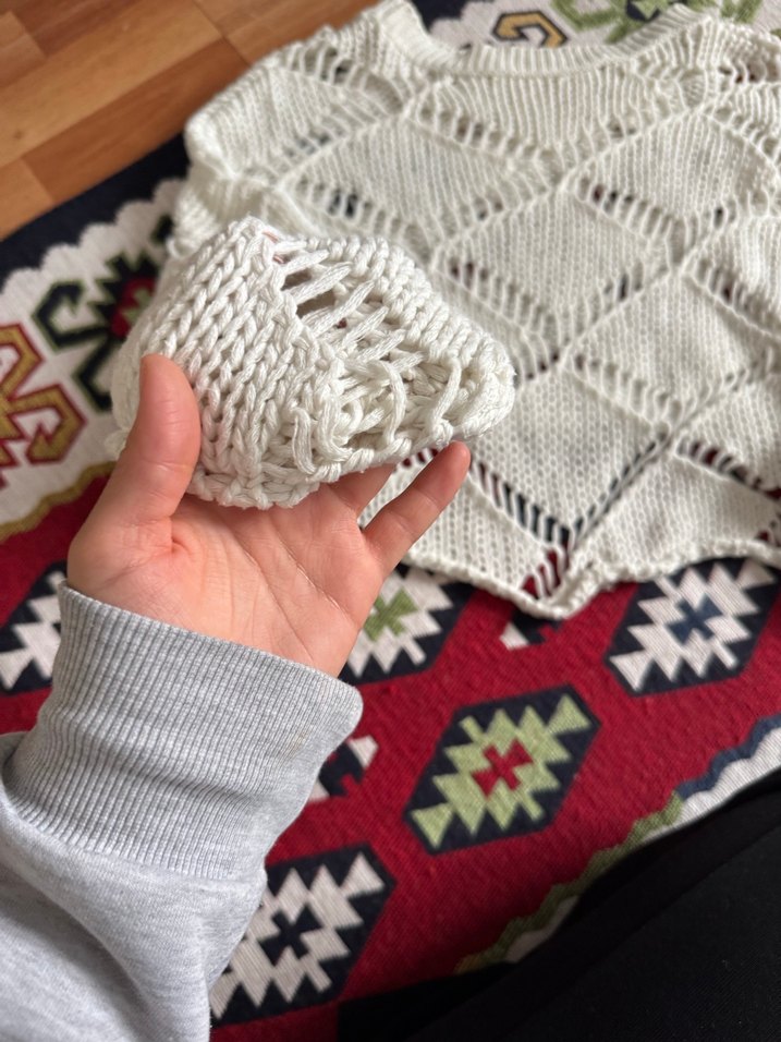 Beyaz Örgü Kazak - Görsel 3